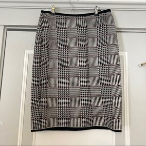 100% Lana Wool Pencil Skirt (Like New!!!)